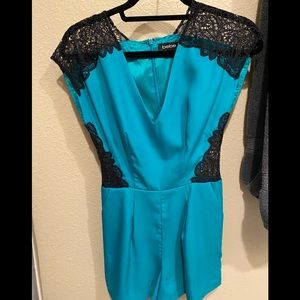 Bebe jumpsuit size 2 with pockets